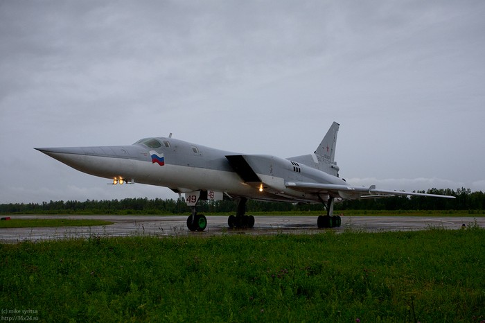 Tupolev Tu-22M3 (Tên hiệu NATO "Backfire") là phiên bản nâng cấp của máy bay ném bom tấn công trên biển, siêu âm, cánh cụp cánh xoè tầm xa Tupolev Tu-22M.